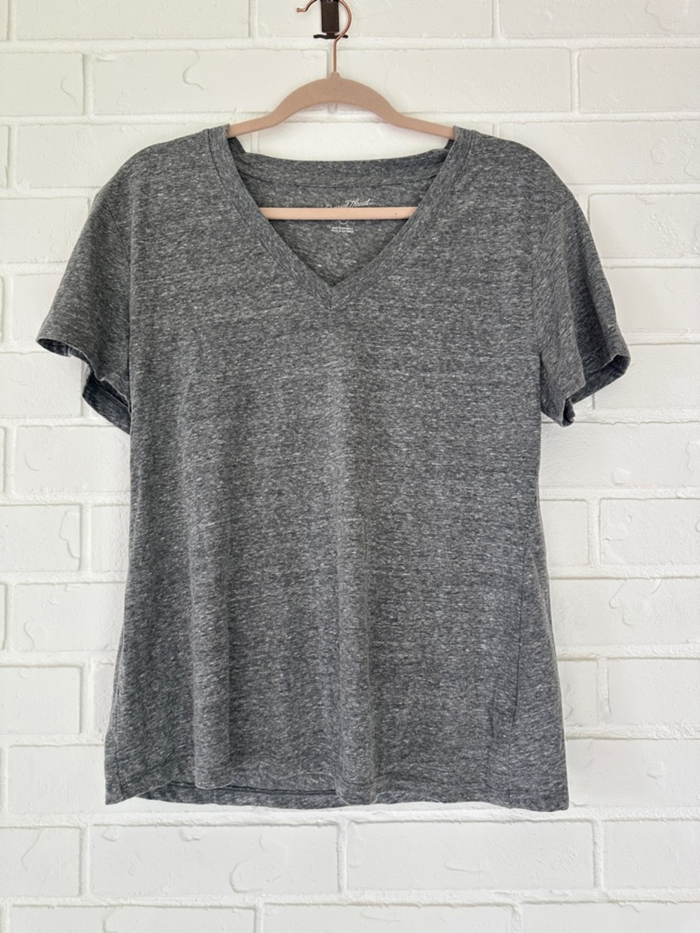 Universal Thread Heather Charcoal V-Neck Tee